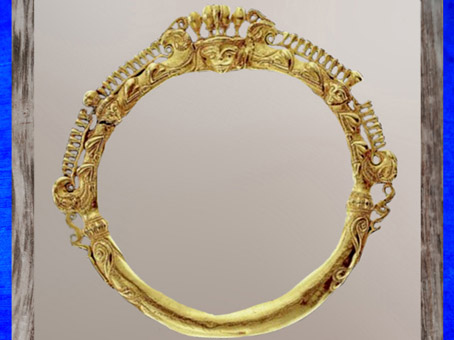 D'après un bracelet en or, style végétal et figure, vers 400 avjc, Rodenbach, Rhénanie, Allemagne, La Tène, âge du Fer. (Marsailly/Blogostelle)