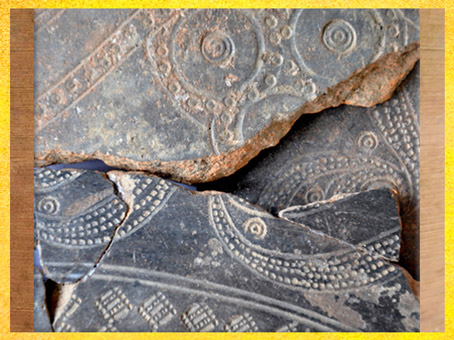 D'après des motifs estampés et incisés, vase en terre cuite, Morbihan, Bretagne, vers 425-375 avjc, La Tène, âge du Fer, art Celte. (Marsailly/Blogostelle)