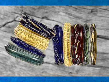D'après des bracelets colorés, verre, émail et corail, IIIe-IIe siècle avjc, Gaule celtique, La Tène, âge du Fer. (Marsailly/Blogostelle)