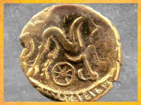 D'après un Cheval, roue solaire et Lune, statère des Suessions, région de Soissons, Picardie, Ier siècle avjc, Gaule celtique. (Marsailly/Blogostelle)