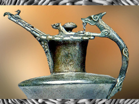 D'après une œnochoé, décor animalier, bronze, émail et corail, Mozelle, IVe siècle avjc, France, La Tène, Gaule celtique, âge du Fer. (Marsailly/Blogostelle)