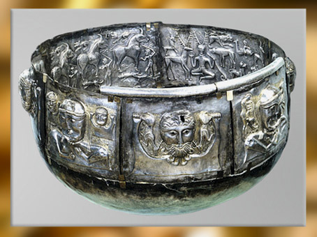 D'après le chaudron de Gundestrup, mythologie celtique, métal or et argent, Ier siècle avjc, Danemark, âge du Fer. (Marsailly/Blogostelle)