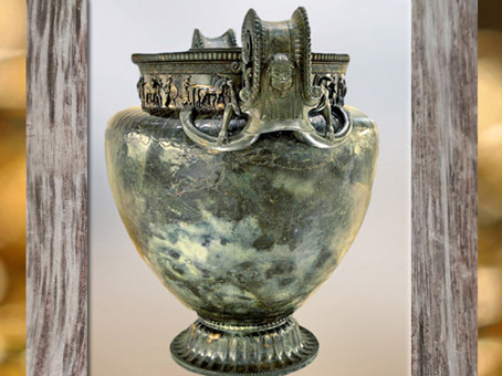 D'après le grand cratère en bronze, tombe celte de Vix, Bourgogne, Ve siècle avjc, fin Hallstatt-La Tène, âge du Fer. (Marsailly/Blogostelle)