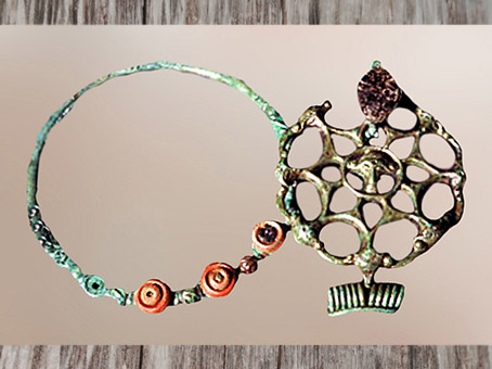 D'après une parure féminine, sépulture celte, Orainville, Aisne, vers 300-275 avjc, La Tène, Gaule celtique, âge du Fer. (Marsailly/Blogostelle)