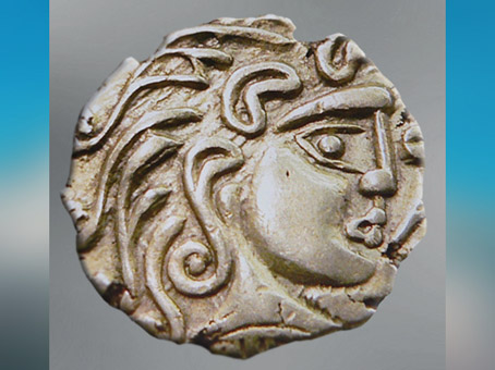 D'après un statère des Parisii, monnaie gauloise, Ile-de-France, autour du Ier siècle avjc, Gaule Celtique. (Marsailly-Blogostelle)