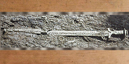 D'après une longue épée Hallstattienne en bronze, premier âge du Fer, art Celte. (Marsailly/Blogostelle)