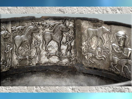 D'après des scènes mythiques, chaudron de Gundestrup, or et argent, Ier siècle avjc, Danemark, art Celte, âge du Fer. (Marsailly/Blogostelle)