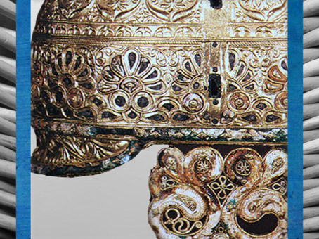 D'après le Casque d'Agris, fer, bronze, or et corail, style végétal, IVe siècle avjc, La Tène, Charente, France, Gaule celtique, âge du Fer. (Marsailly/Blogostelle)
