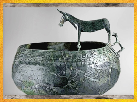 D'après un bassin orné d'un cheval, bronze, VIIIe-Ve siècle avjc, période de Hallstatt, premier âge du Fer. (Marsailly/Blogostelle)