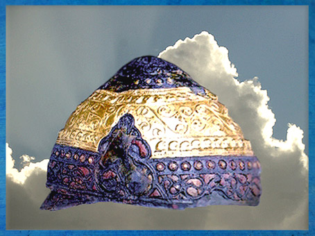 D'après le casque d'Amfreville, bronze, émail, fer, et or, Normandie, IVe-IIIe siècle avjc, Gaule celtique, La Tène, deuxième âge du Fer. (Marsailly/Blogostelle)