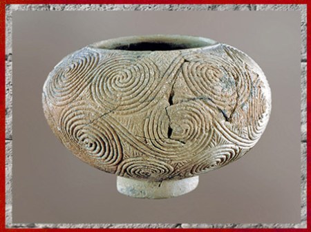 D'après un vase, décor couvrant de spirales, terre cuite, Croatie, néolithique (Marsailly/Blogostelle)
