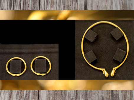 D'après le torque celtique et les bracelets en or, tombe celte de Lavau, début Ve siècle apjc, fin Hallstatt-La Tène, âge du Fer. (Marsailly/Blogostelle)