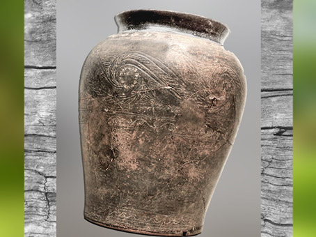 D'après un vase en céramique, décor incisé et estampé, Plouhinec, Finistère, Bretagne, vers 375-325 avjc, La Tène, Gaule Celtique. (Marsailly/Blogostelle)