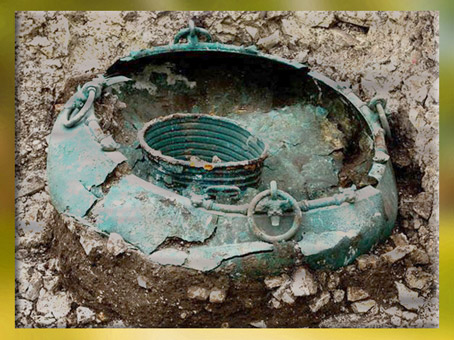 D'après des récipients en bronze, tombe princière celte de Lavau, Ve siècle avjc, fin Hallstatt-La Tène, âge du Fer. (Marsailly/Blogostelle)