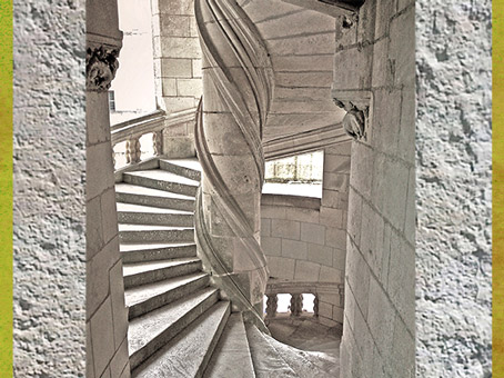 D'après l'escalier à double spirale et en hélice du château de Chambord, XVIe siècle, France, Renaissance. (Marsailly/Blogostelle)