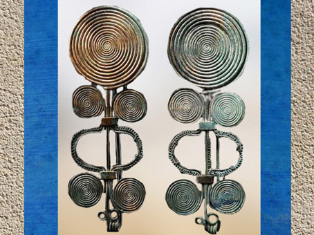 D'après des fibules spiralées, bronze, début Xe siècle avjc, fin âge du Bronze, style celtique. (Marsailly/Blogostelle)