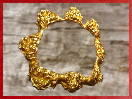 D'après un bracelet en or au décor en relief, Aurillac, III-IIe siècle avjc, La Tène, Gaule celtique, France, art Celte. (Marsailly/Blogostelle)