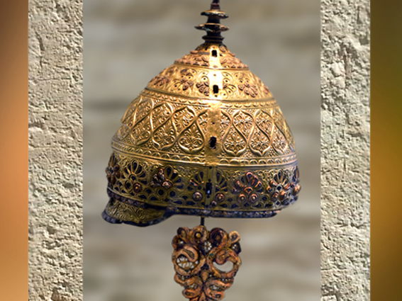 D'après le casque d'Agris, style végétal continu, IVe siècle avjc, La Tène, Âge du Fer, Charente, France. (Marsailly/Blogostelle.)