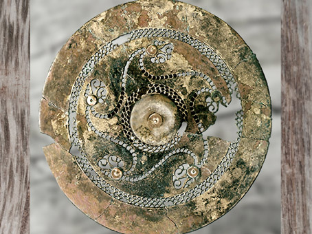 D’après un disque en bronze, tombe à char d'un enfant, Semide, région de Acy-Romance, Ardennes, Ve-IVe siècle avjc, La Tène, Gaule celtique. (Marsailly/Blogostelle)