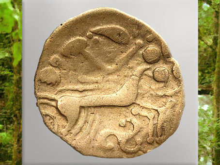 D'après un cheval et triskèle, statère celte, Ier siècle avjc, Autun, peuple Éduens, La Tène, Gaule celtique. (Marsailly/Blogostelle)