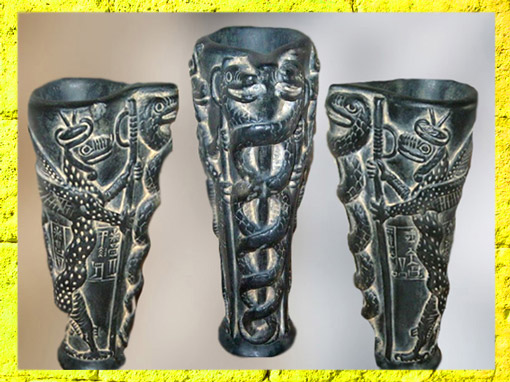 D'après un vase à libation, dédicace de Gudea au dieu de la Végétation Ningishzida, serpents enroulés en spirale autour d'un axe, vers 2150 apjc, époque néo-sumérienne, Mésopotamie. (Marsailly/Blogostelle)