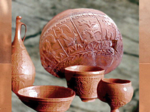 D'après des céramiques sigillées moulées et soigneusement décorées, Ier-IIe siècle, France, Gaule Romaine. (Marsailly/Blogostelle)