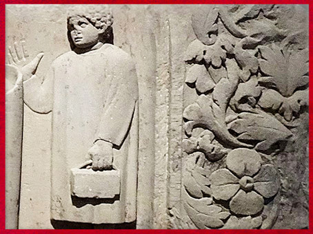 D'après un étudiant, bas-relief de Neumagen, fin IIe siècle, grès, Allemagne, Trèves, période romaine. (Marsailly/Blogostelle)