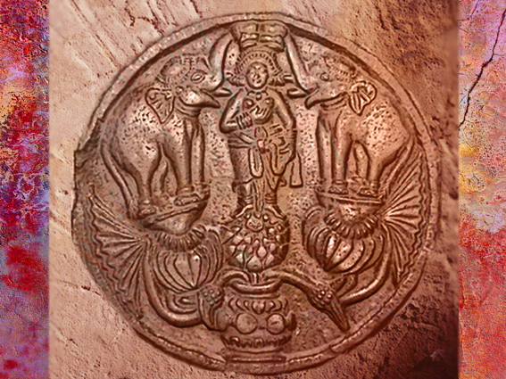 D’après le bain de la déesse Lakshmî, médaillon sculpté en bas-relief, Bhârhut, IIe siècle avjc, Madhya Pradesh, Nord, Inde ancienne. (Marsailly/Blogostelle)