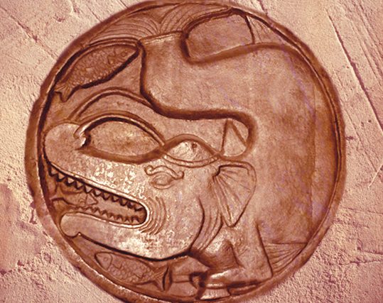 D’après un makara et poisson, médaillon sculpté, Bhârhut, IIe siècle avjc, dynastie Çunga, Nord, Inde ancienne. (Marsailly/Blogostelle)