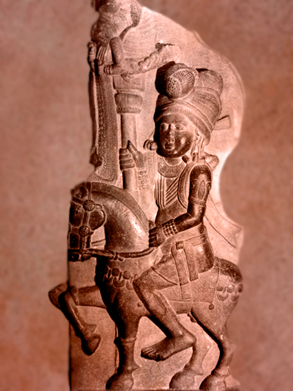 D'après un cavalier et enseigne, Bharhût, Madhya Pradesh, Nord, Inde ancienne. (Marsailly/Blogostelle)