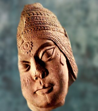 D'après un portrait féminin sculpté, stûpa de Bhârhut, début Ier siècle avjc, Madhya Pradesh, Nord, Inde ancienne. (Marsailly/Blogostelle)