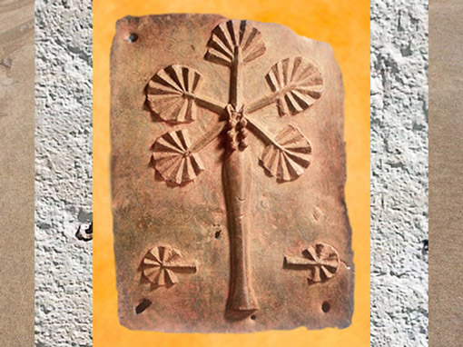 D'après un Arbre à palmes sculpté dans le bois (illustration d'un proverbe), Bénin, art africain. (Marsailly/Blogostelle)