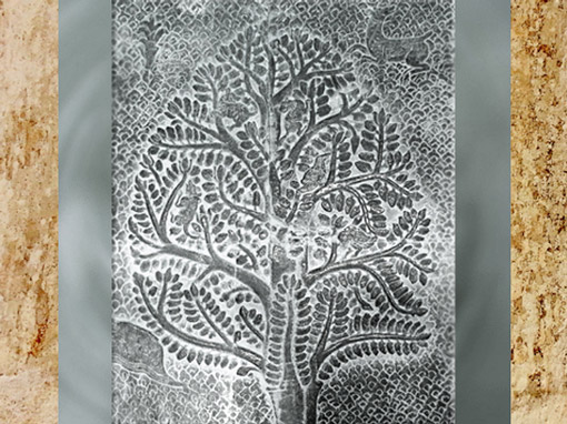 D'après un Acacia finement sculpté, bas-relief, Angkor, Cambodge. (Marsailly/Blogostelle)