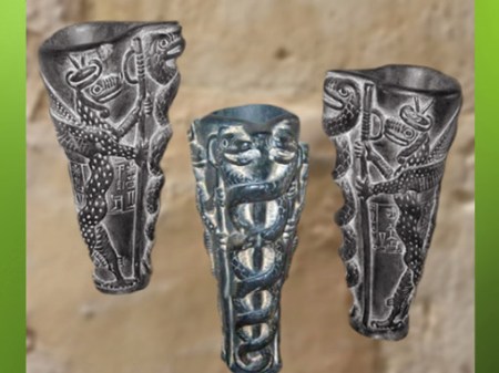 D’après un vase à libation, dédicace de Gudea à Ningishzida, dieu de la Végétation, stéatite, vers 2120 avjc, époque néo-sumérienne, antique Girsu, Tello, Irak actuel, Orient ancien. (Marsailly/Blogostelle)