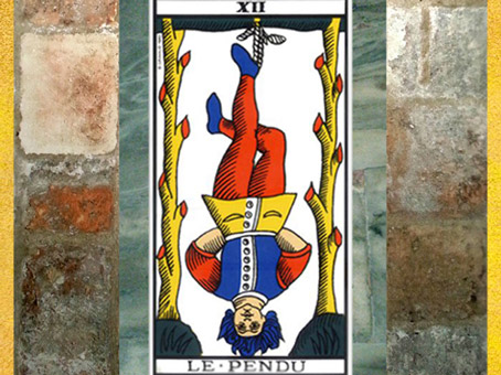 D'après Le Pendu, lame XII du Tarot de Marseille. (Marsailly/Blogostelle)
