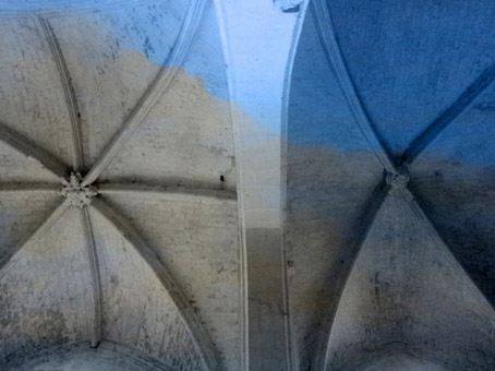 D'après l'élévation gothique de la basilique Sainte-Marie-Madeleine de Vézelay, voûtes gothiques et arbres de pierre, 1120-1140, Bourgogne, XIIe siècle, France, art médiéval. (Marsailly/Blogostelle)