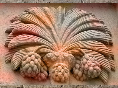 D'après le dattier du tympan du Palais Jacques Cœur, Fulcanelli (Maisons Philosophales), XVe siècle, Bourges. (Marsailly/Blogostelle)