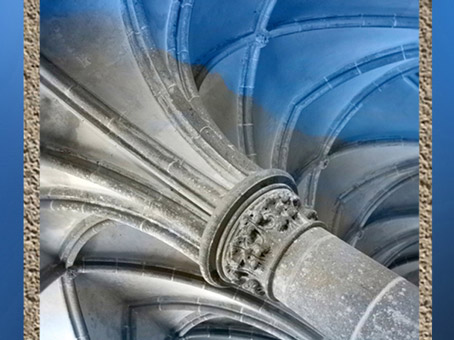 D'après l'élévation gothique de la basilique Sainte-Marie-Madeleine de Vézelay, voûtes gothiques et arbres de pierre, 1120-1140, Bourgogne, XIIe siècle, France, art médiéval. (Marsailly/Blogostelle)