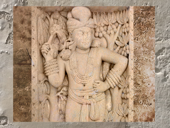 D’après un dvârapâla, gardien de porte, avec bijoux et fleur de lotus, torana Est, Ier siècle avjc-Ier siècle, stûpa n° 1, Sânchî, Madhya Pradesh, Nord, Inde ancienne. (Marsailly/Blogostelle)