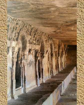 D'après la véranda d'un monastère rupestre jaïn, décors sculptés foisonnants, Ier siècle, Orissa, Khandagiri-Udayagiri, Sud, Inde ancienne. (Marsailly/Blogostelle)