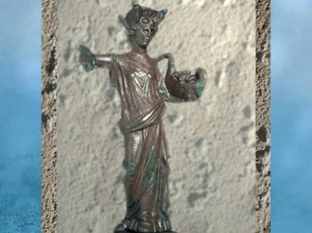 D'après Tutela, divinité protectrice de la ville et sa corbeille d'Abondance, bronze, Gonesse, Gaule Romaine. (Marsailly/Blogostelle)