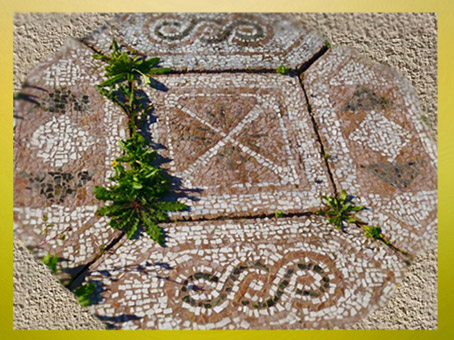 D'après un pavement mosaïque, Thermes antiques de Barzan, IIe siècle, Charente-Maritime, France, Gaule Romaine. (Marsailly/Blogostelle)