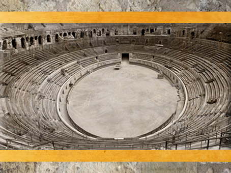 D'après les Arènes de Nîmes, amphithéâtre antique, Ier -IVe siècle apjc, Gaule Romaine, France. (Marsailly/Blogostelle)