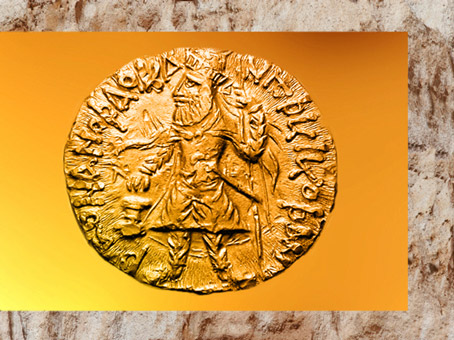 D'après l'empereur Kanishka couronné auprès d’un autel, monnaie en or, Ier-IIe siècle, dynastie Kushana, Uttar Pradesh, Nord, Inde ancienne. (Marsailly/Blogostelle)