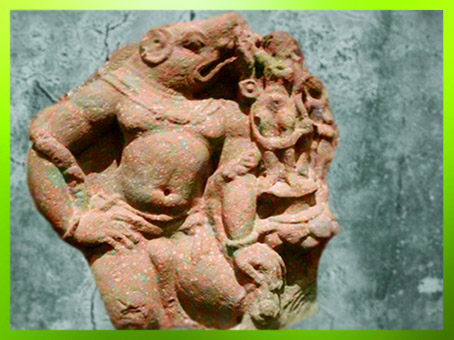 D’après Varaha à tête de sanglier, avatar de Vishnu, relief sculpté, école de Mathura, Ier-IIe siècle, époque Kushana, Uttar Pradesh, Nord, Inde ancienne. (Marsailly/Blogostelle)
