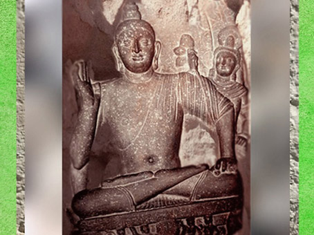 D'après Buddha sur un trône faisant le geste d’absence de crainte, IIe siècle, époque Kushâna, Uttar Pradesh, Inde du Nord. (Marsailly/Blogostelle)