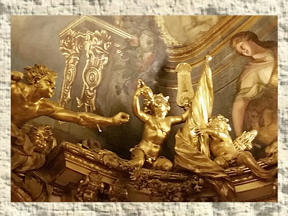 D'après la Galerie Dorée, mise en scène des Regards, décors de François-Antoine Vassé, Hôtel de Toulouse (Banque de France), Paris. (Marsailly/Blogostelle)