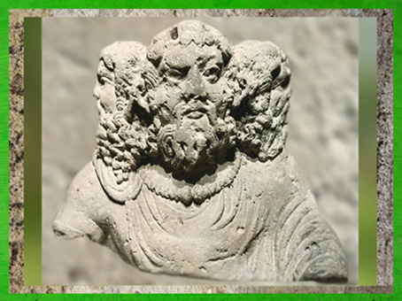 D'après le dieu gaulois Cernunnos tricéphale, buste sculpté IIe siècle, Aquitaine, Gaule Romaine. (Marailly/Blogostelle)