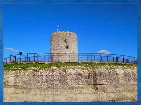 D'après la Tour Ronde du Fâ de Barzan, vestige antique d'un fanum, IIe siècle, Charente Maritime, France, Gaule Romaine. (Marsailly/Blogostelle)