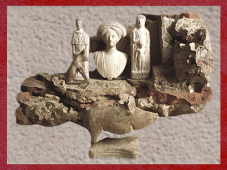 D'après le Laraire de Rezé, culte domestique, IIe siècle, Nantes, Gaule Romaine. (Marsailly/Blogostelle)